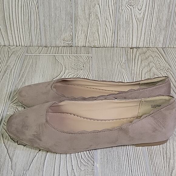 Isaac Mizrahi Taupe Scalloped Edge Slip On Flats Womens Size 9 - Picture 4 of 11